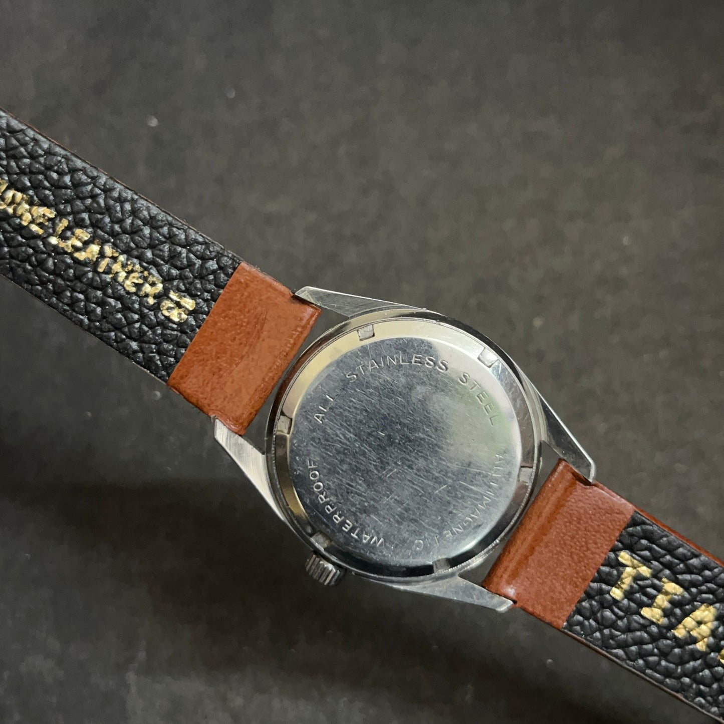 Pre-Owned Omax Watch – Manual Winding with 17 Jewels Movement